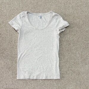 Brandy Melville Classic Scoop Neck Women's Tee - Light Heather Gray